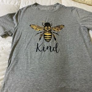 T shirt 🐝